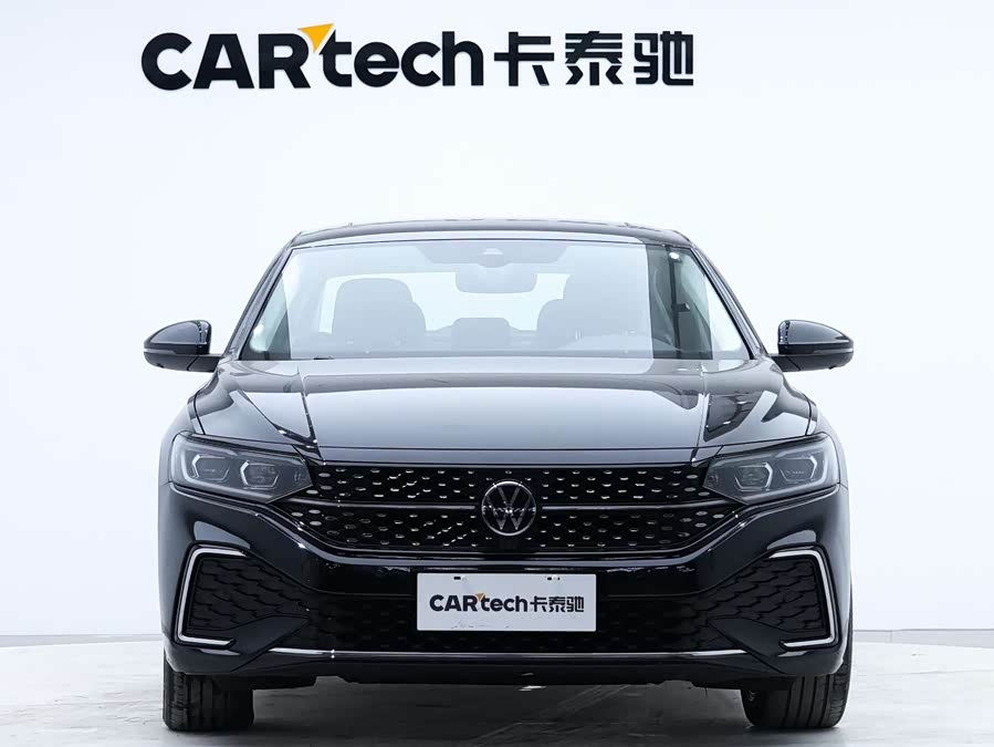 Volkswagen Passat 2023 immagine di auto #7