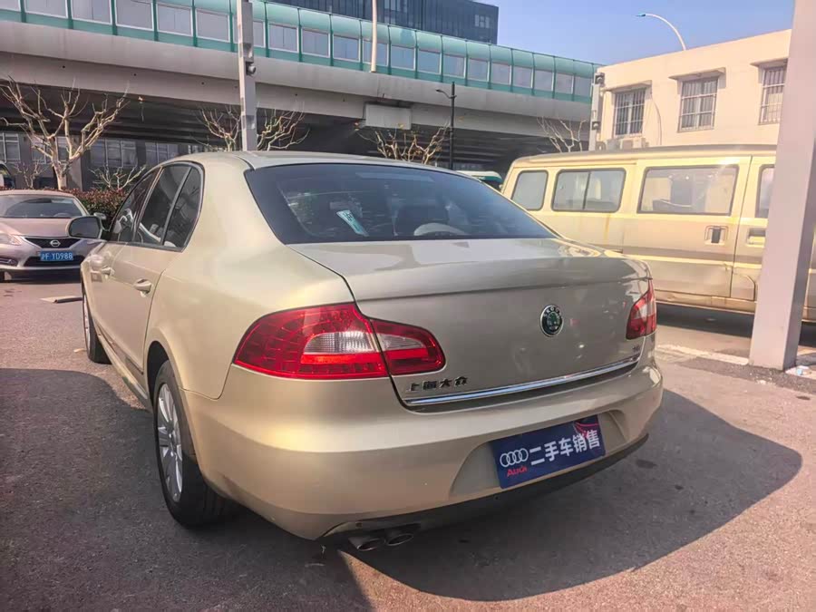 Skoda Superb 2013 car image #7