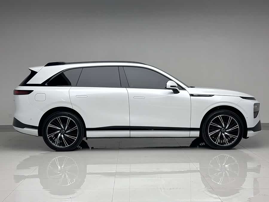 Xpeng G9 2025 صورة سيارة #7