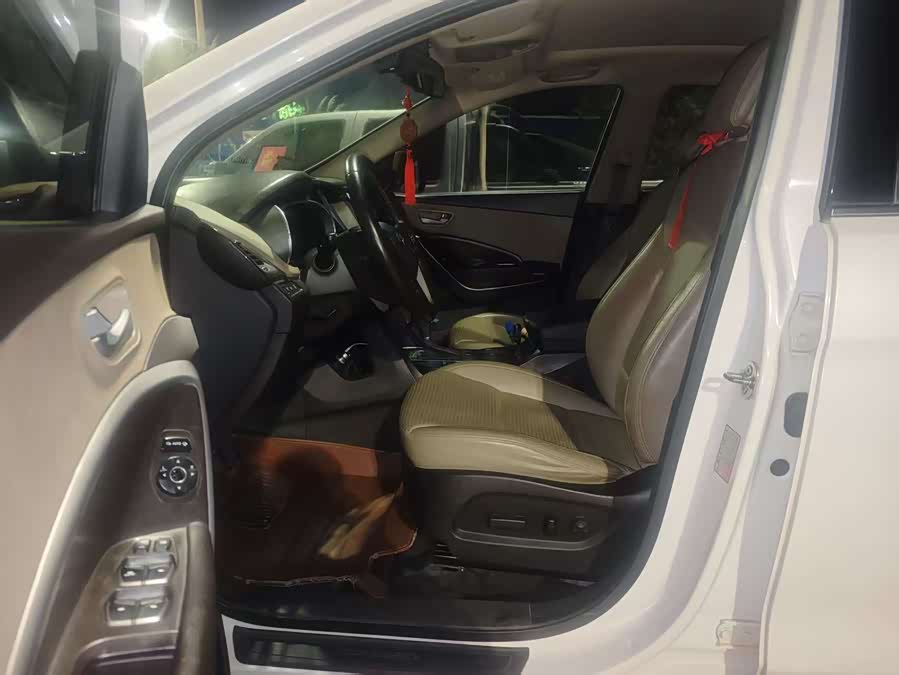 Hyundai Santa Fe 2014 car image #7