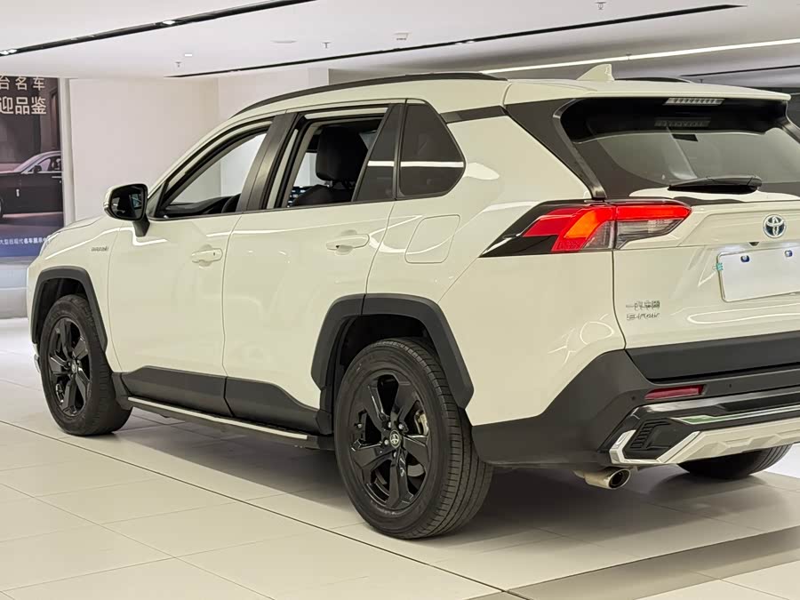 Toyota RAV4 2021 car image #7