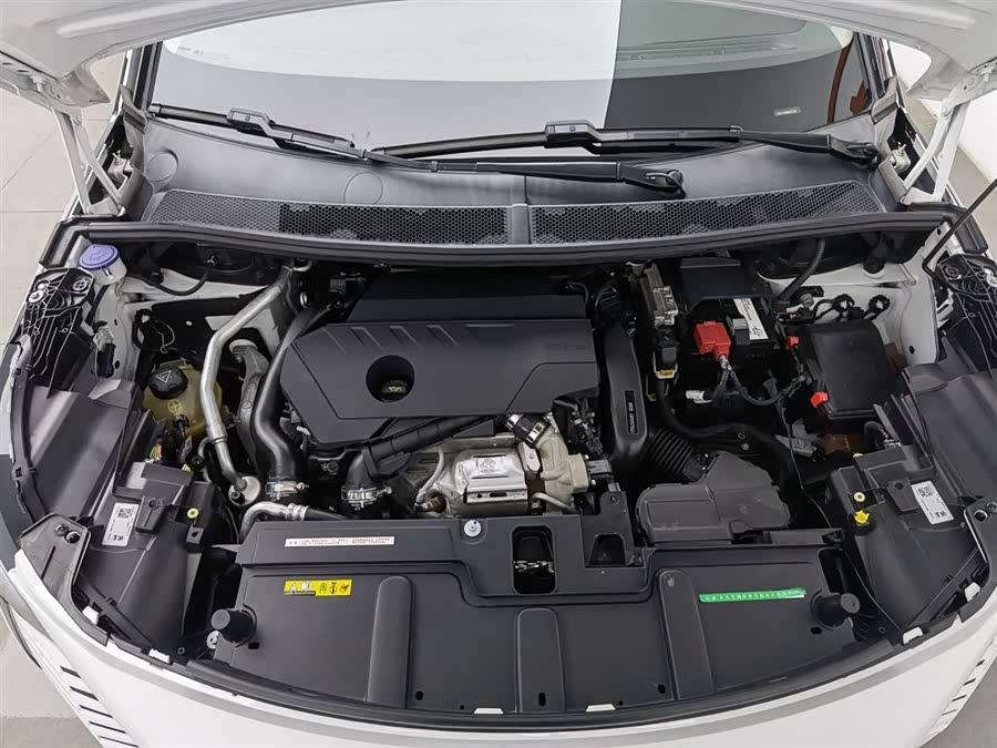 Peugeot 5008 2024 car image #7