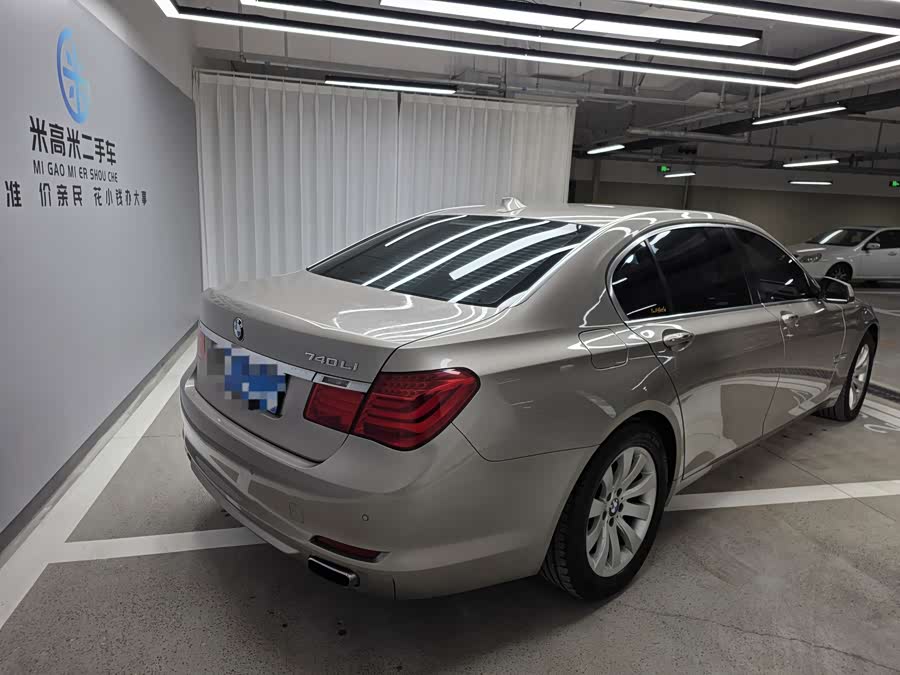 BMW 7 Series 2011 car image #7