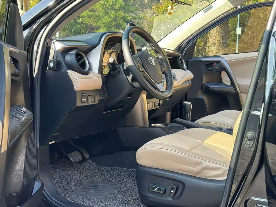 Toyota RAV4 2014 изображение автомобиля #7