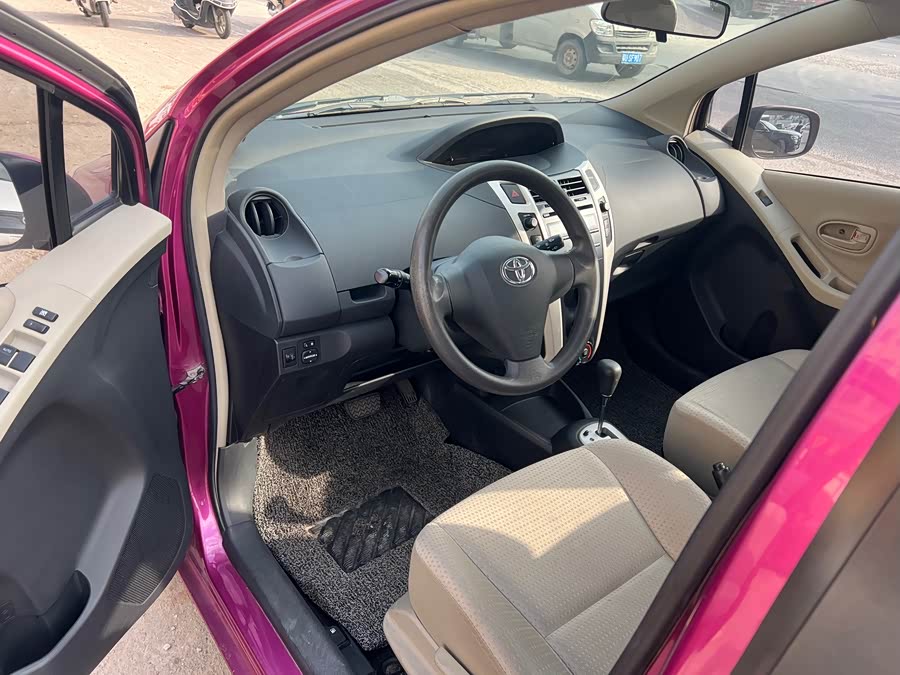 Toyota Yaris 2011 imagen de coche #7