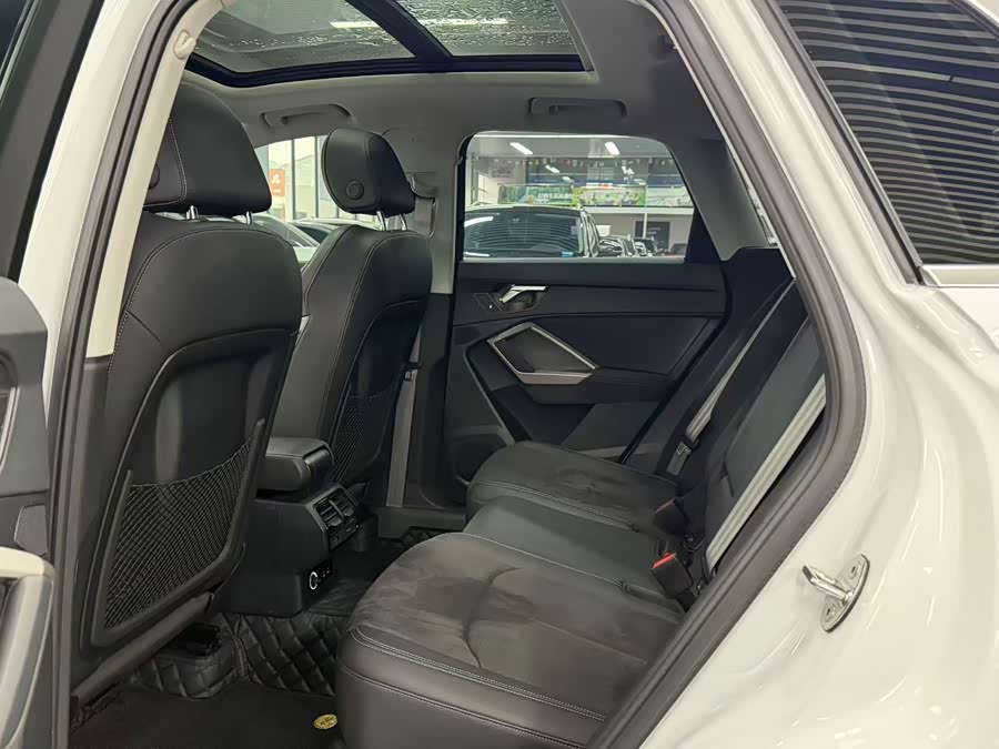 Audi Q3 2022 car image #7