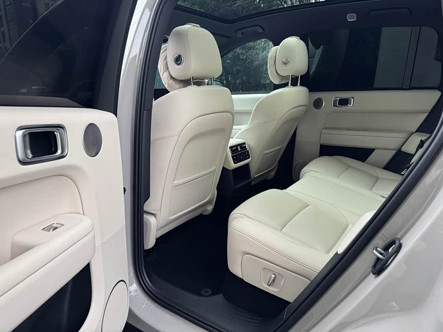 Li L6 2025 image de voiture #7