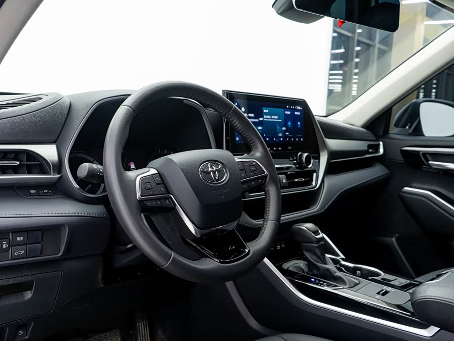 Toyota Highlander 2024 car image #7