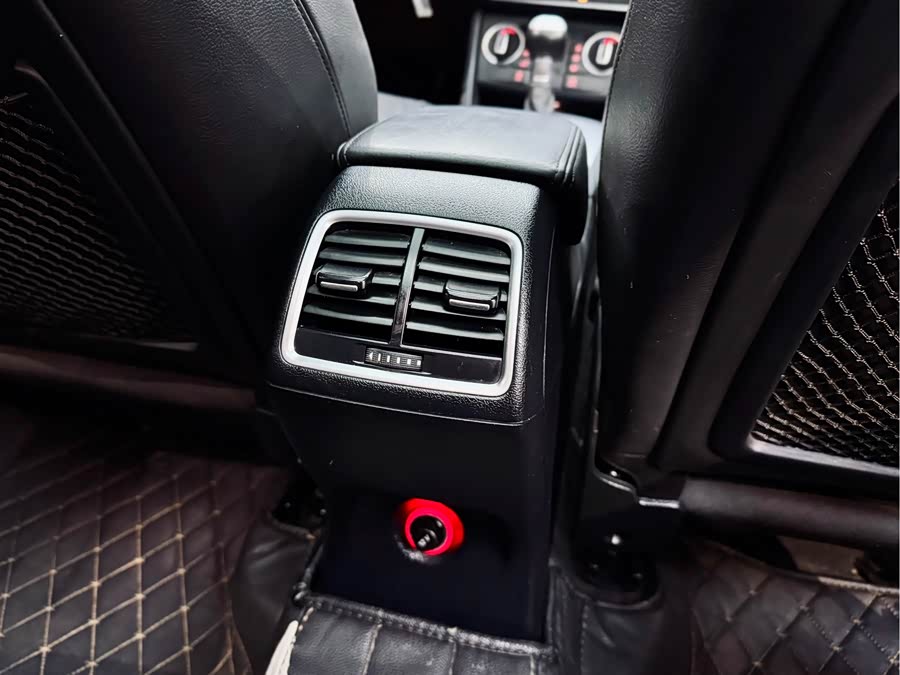 Audi Q3 2019 car image #7