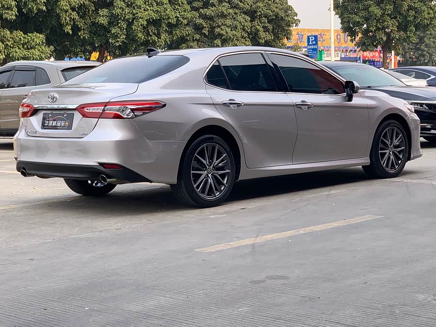 Toyota Camry 2022 immagine di auto #7