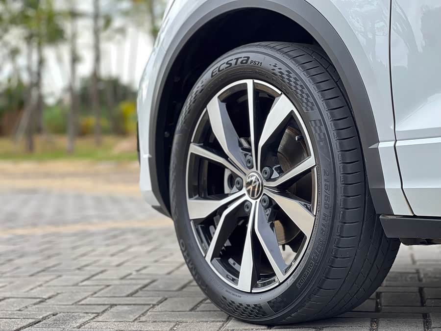 Volkswagen T-Roc 2023 car image #7