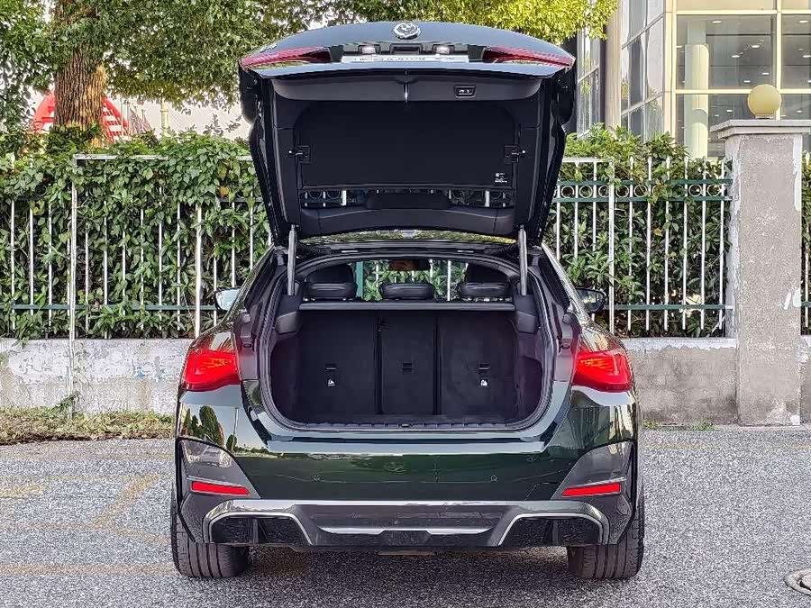 BMW i4 2023 car image #7