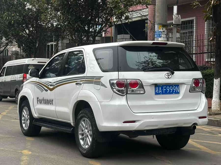 Toyota Fortuner 2018 immagine di auto #7