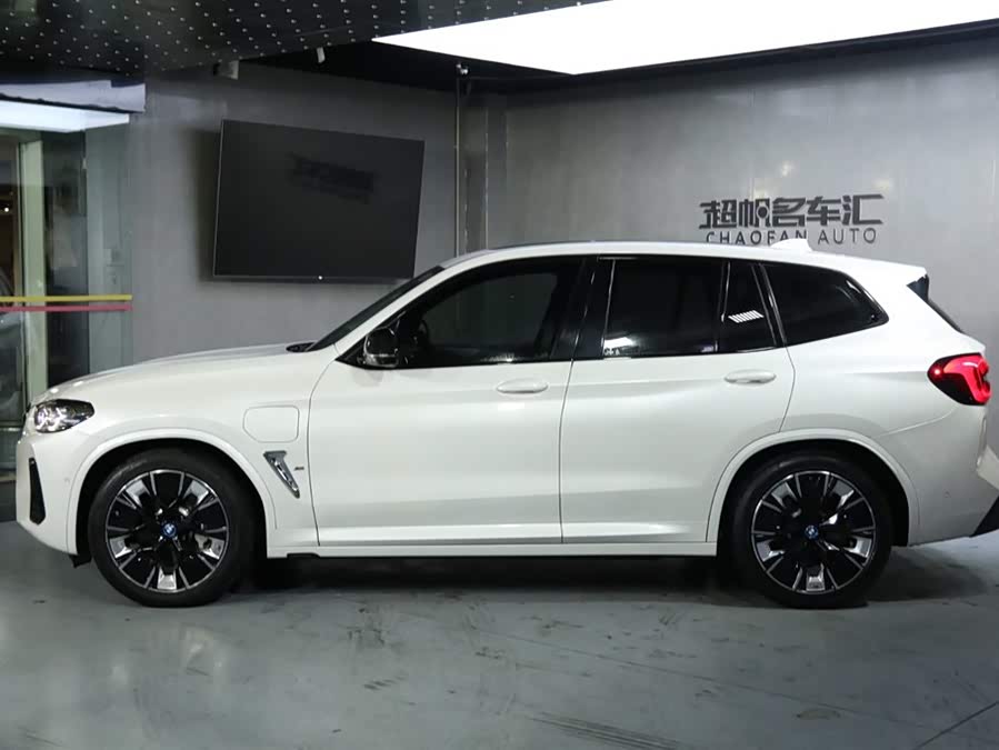 BMW iX3 2022 immagine di auto #7