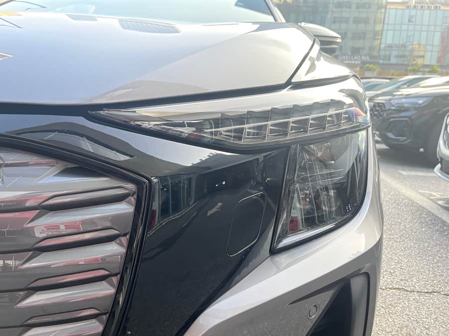 Audi Q5 e-tron 2024 صورة سيارة #7