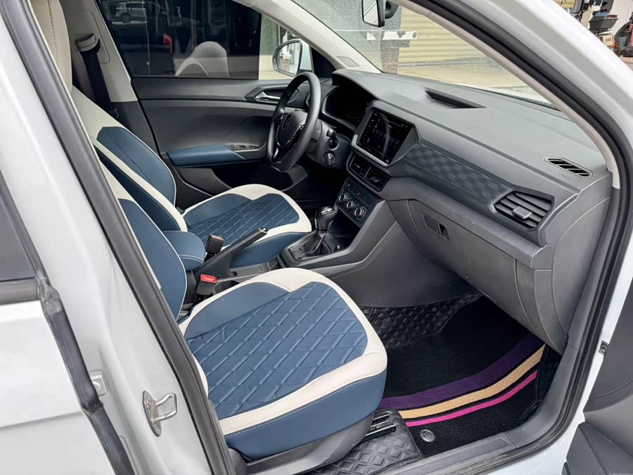 Volkswagen T-Cross 2023 car image #7