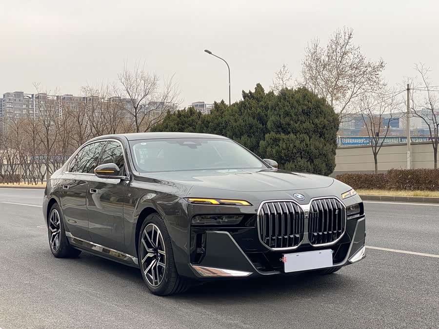 BMW i7 2023 #7 BMW i7 2023 car image #7