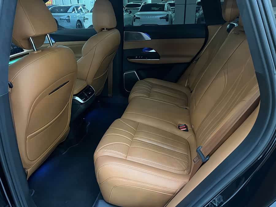 Xpeng G9 2025 car image #7