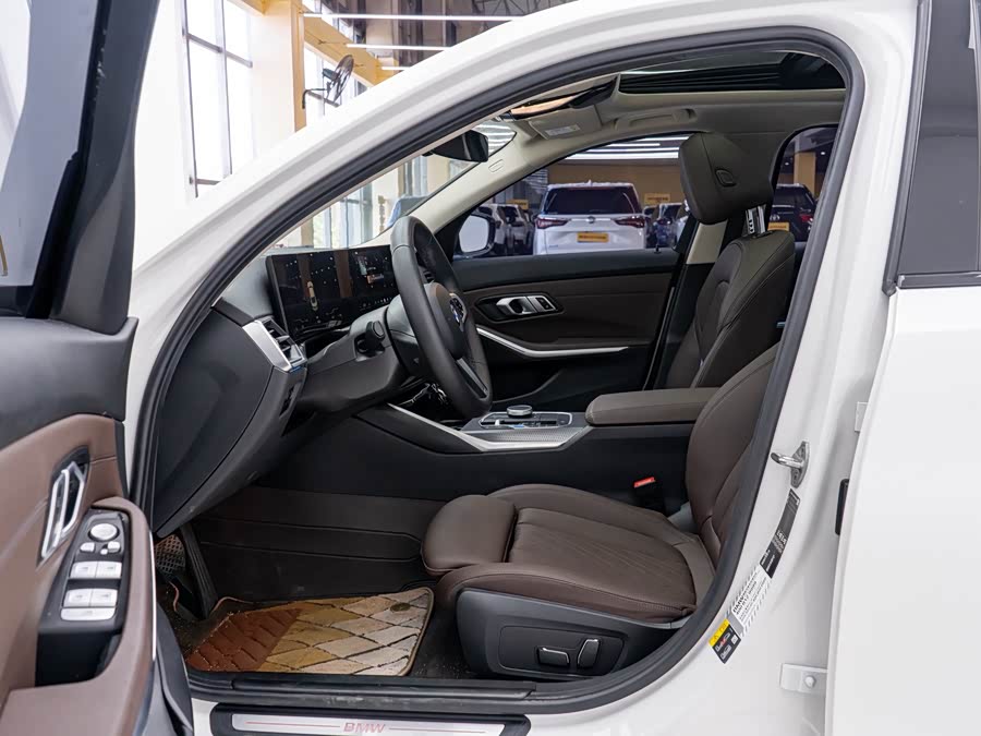 BMW i3 2024 car image #7
