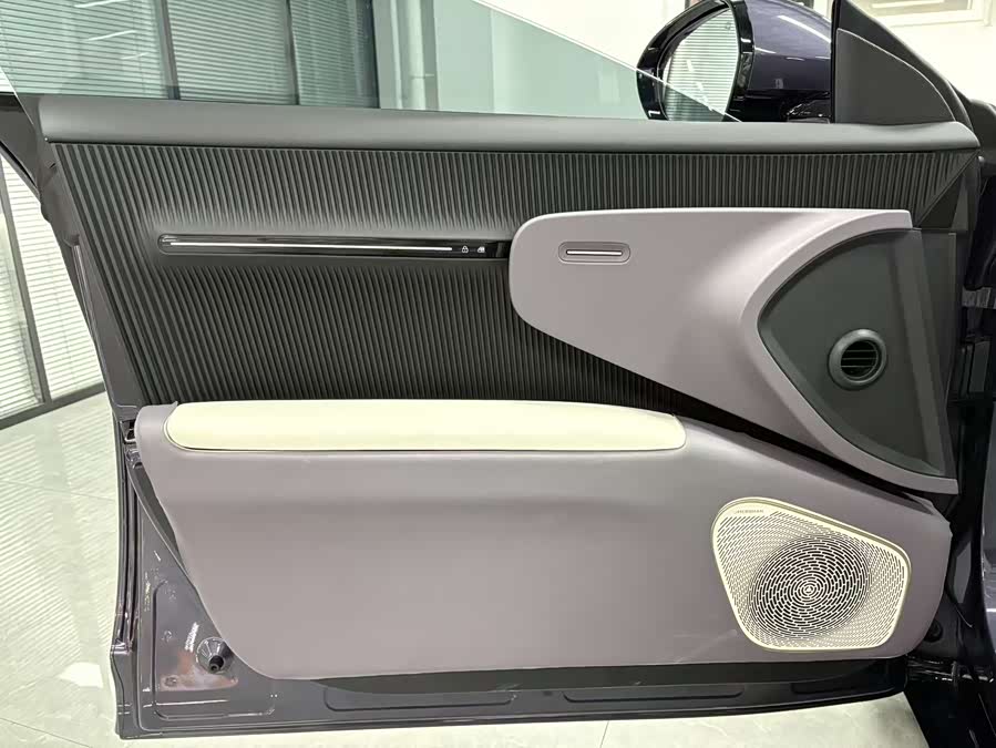 Avatr 12 2024 car image #7