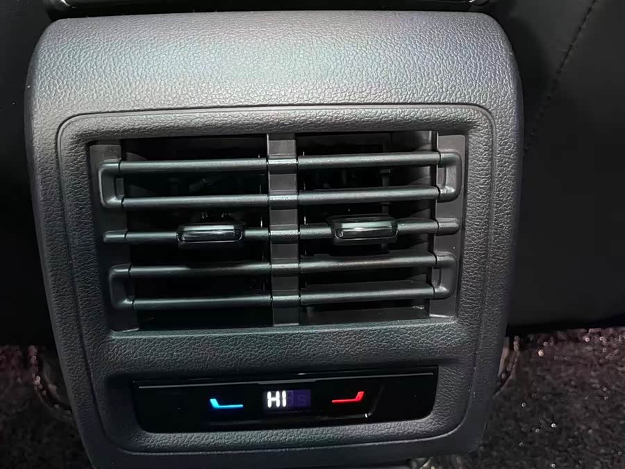 Volkswagen Golf 2023 car image #7