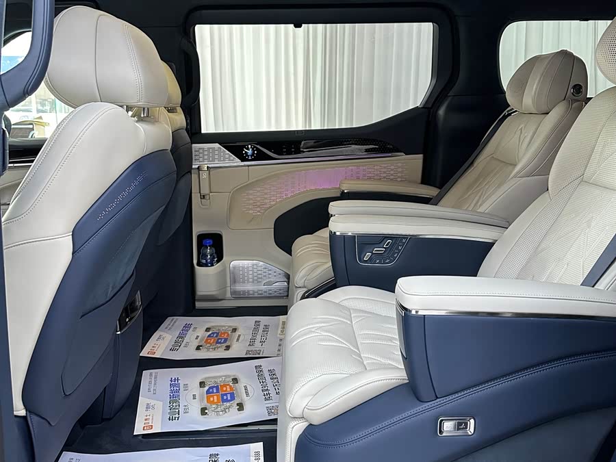 Zeekr 009 2025 car image #7