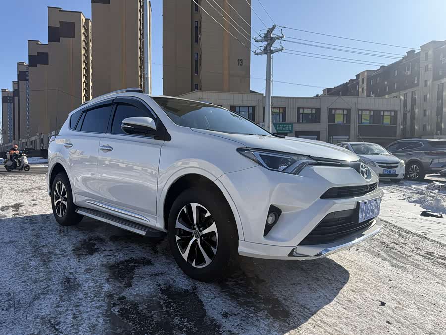 Toyota RAV4 2018 car image #7