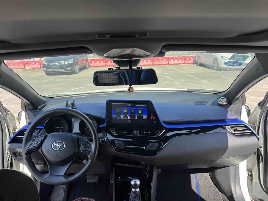 Toyota C-HR 2019 car image #7