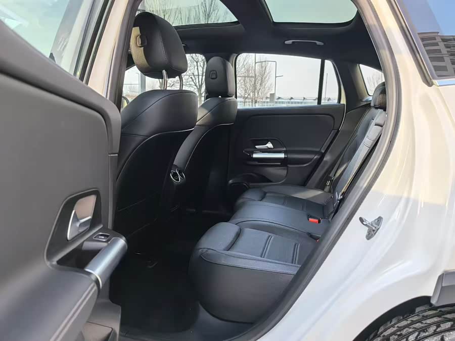 Mercedes-Benz EQA Class 2023 صورة سيارة #7