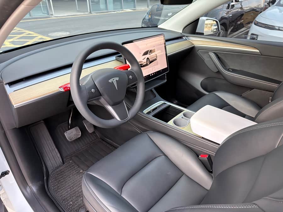 Tesla Model Y 2023 #7 Tesla Model Y 2023 car image #7