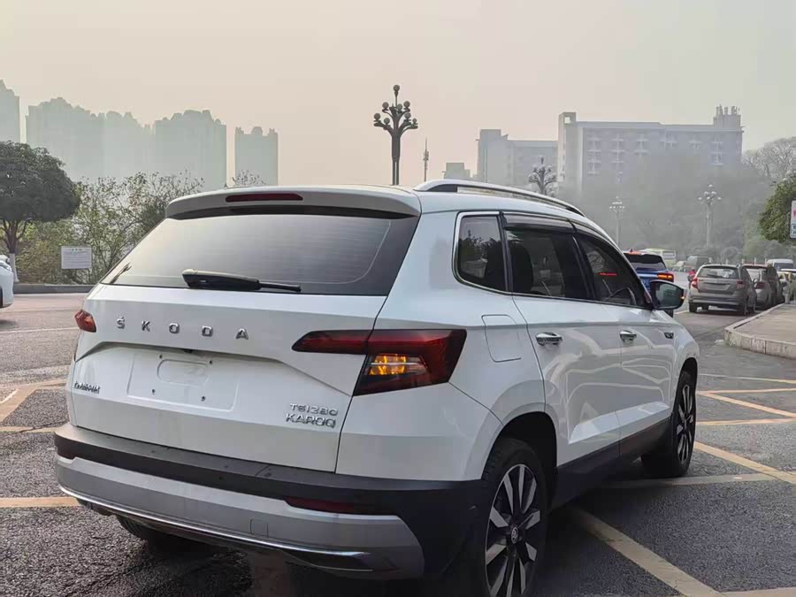 Skoda Karoq 2021 car image #7