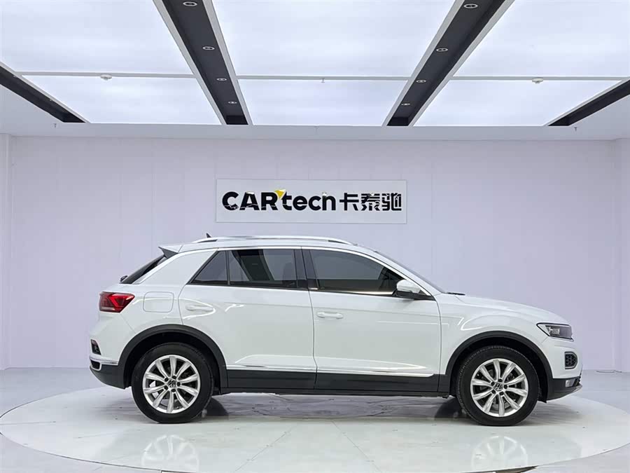 Volkswagen T-Roc 2021 car image #7