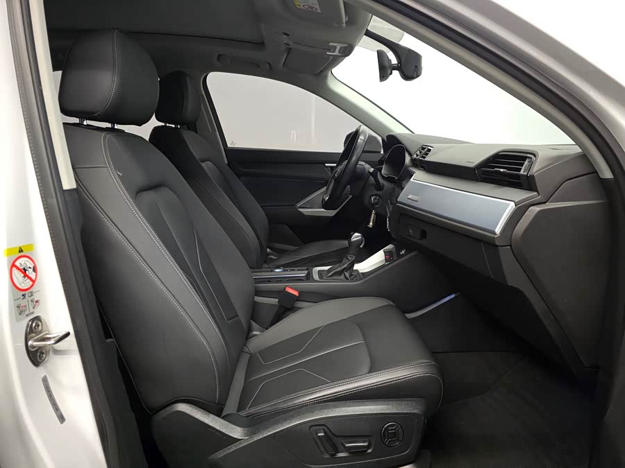 Audi Q3 2020 car image #7