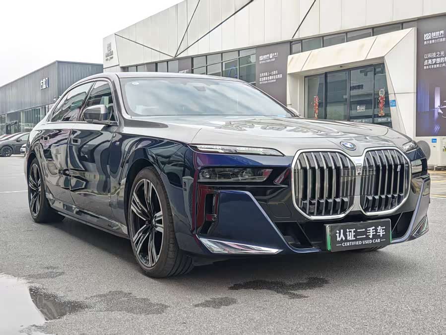 BMW i7 2024 imagen de coche #7