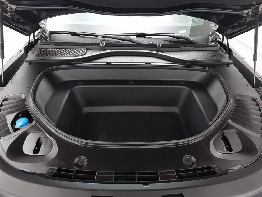 Xpeng G9 2025 car image #7