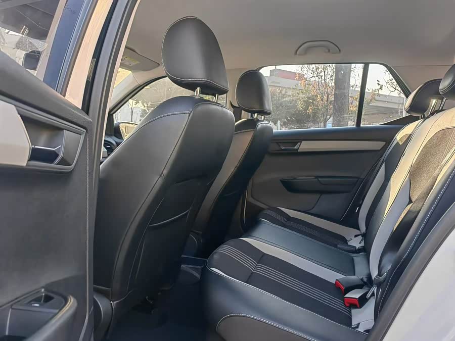 Skoda Fabia 2018 car image #7