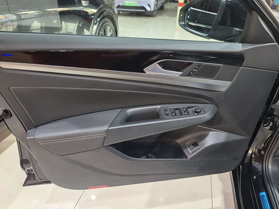 Volkswagen Passat 2025 car image #7