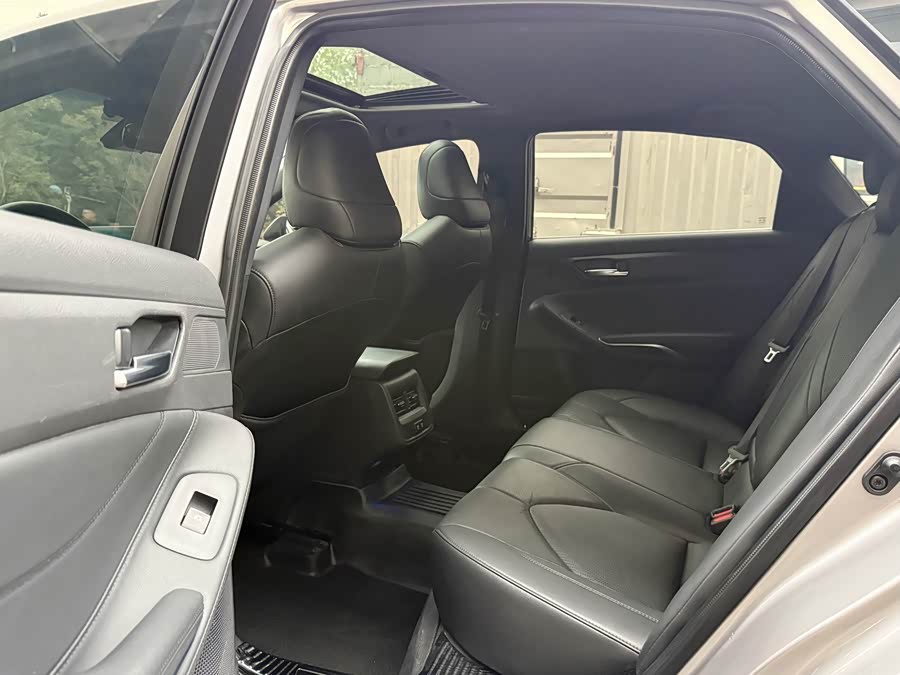 Toyota Avalon 2022 car image #7