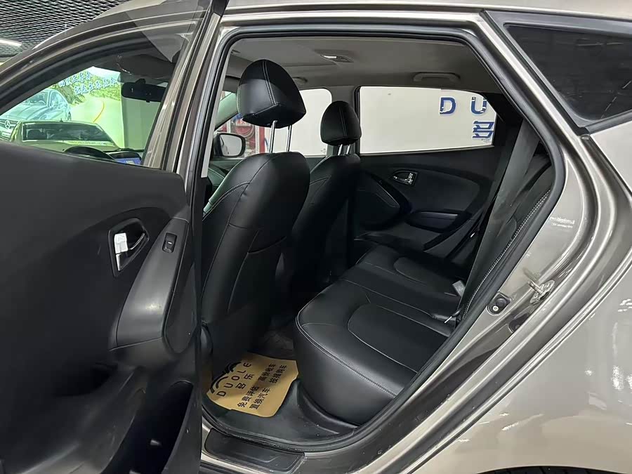 Hyundai ix35 2015 car image #7