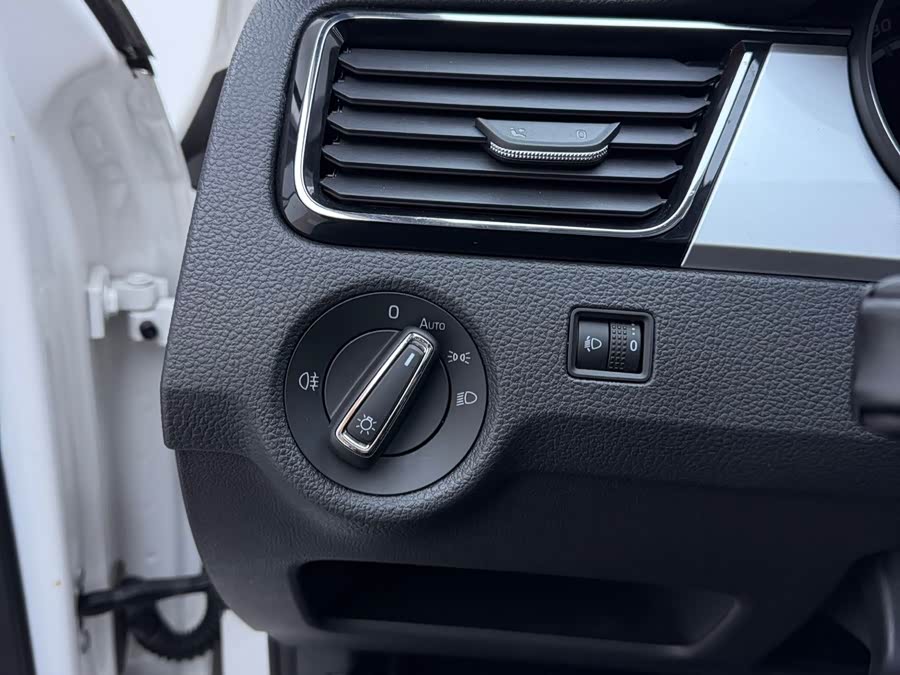 Skoda Rapid 2022 car image #7