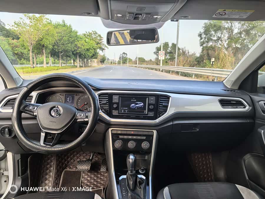 Volkswagen T-Roc 2020 car image #7