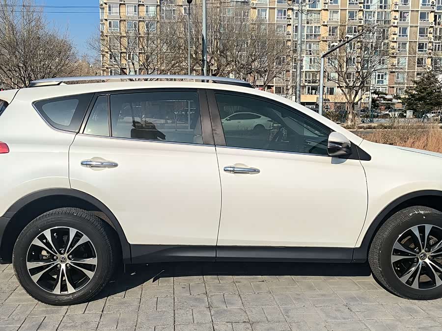 Toyota RAV4 2015 car image #7