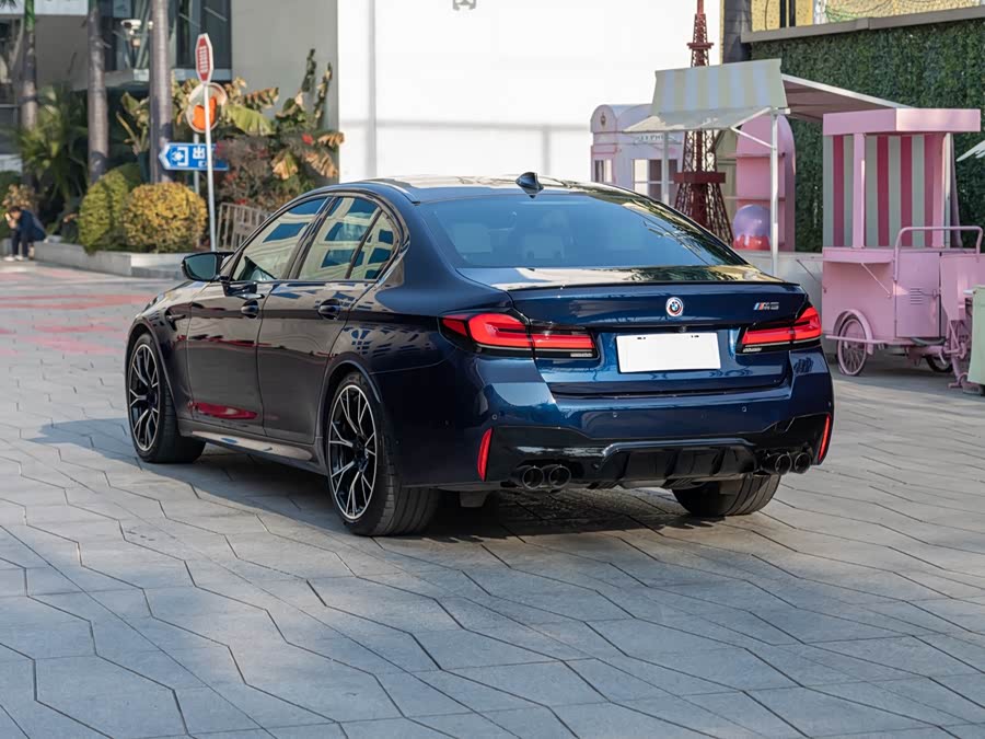 BMW M5 2023 изображение автомобиля #7