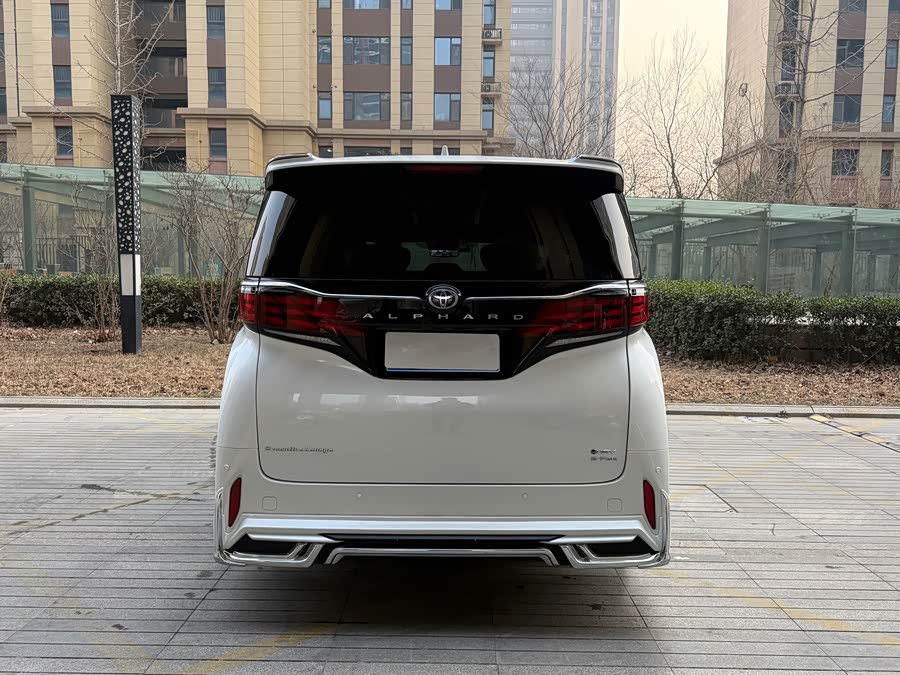 Toyota Alphard 2024 car image #7