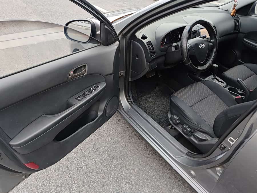 Hyundai i30 2010 car image #7