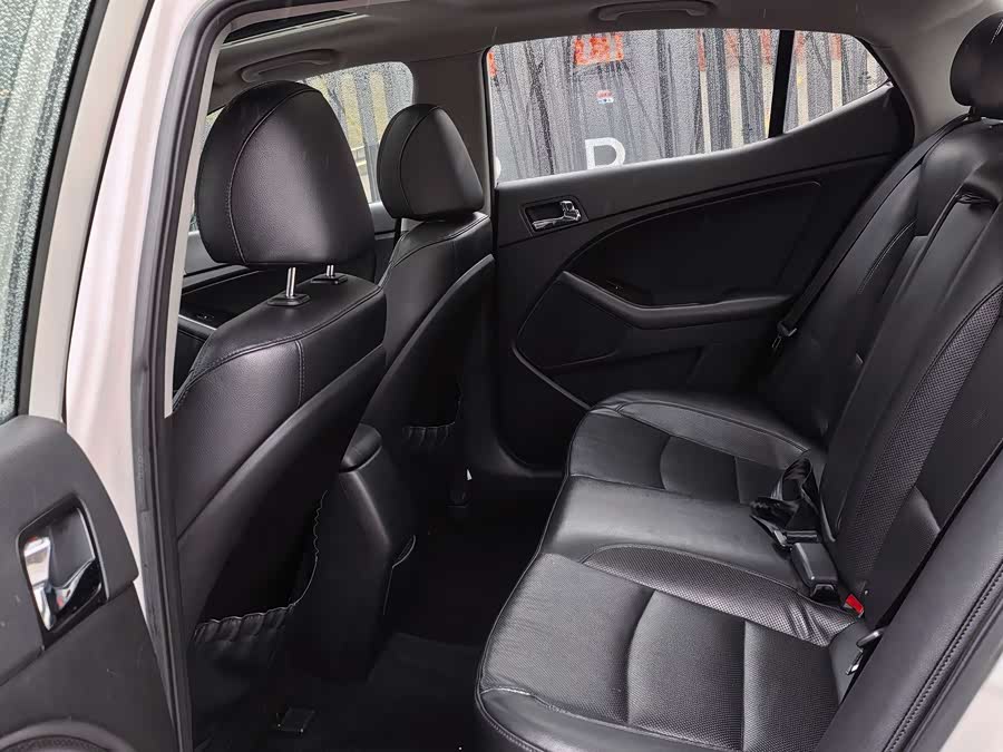 Kia K5 2015 car image #7