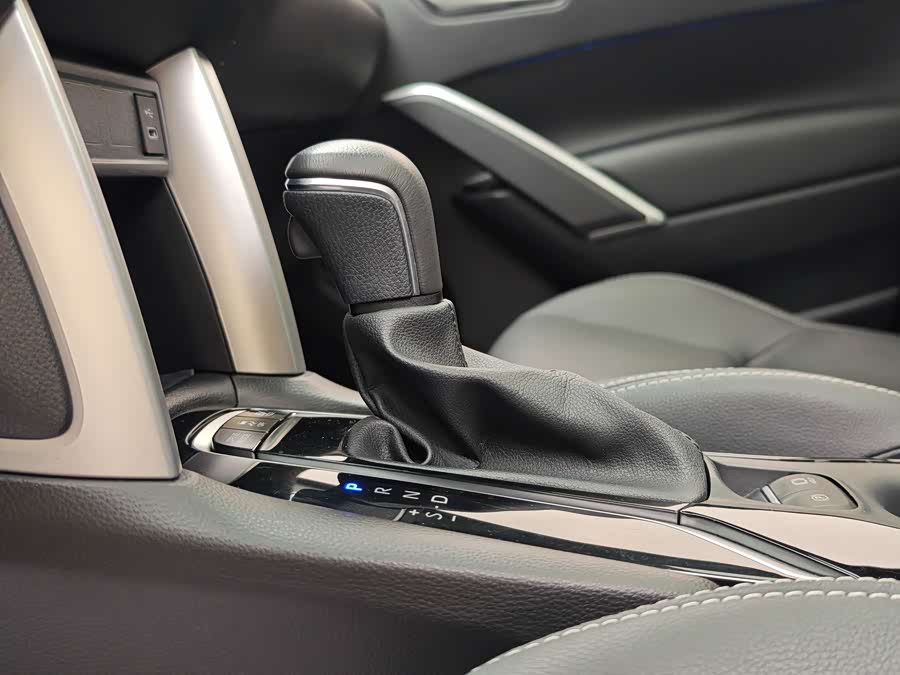 Toyota Frontlander 2023 car image #7