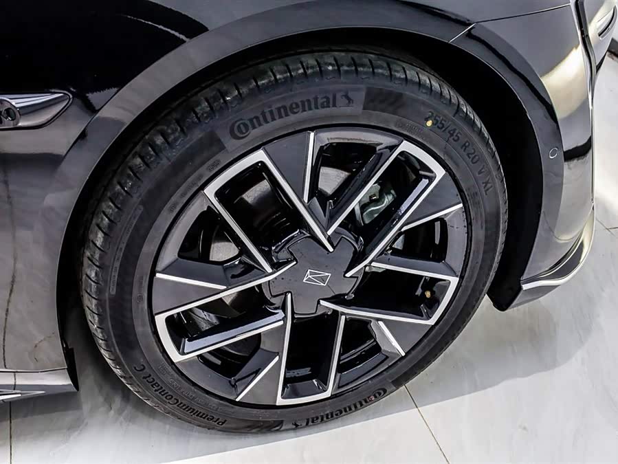 Avatr 06 2025 car image #7