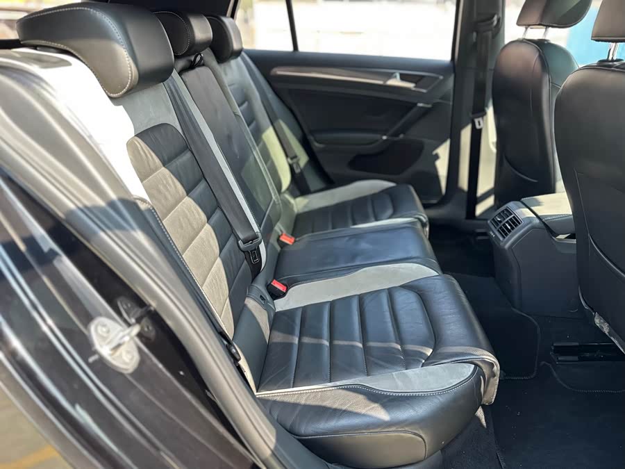 Volkswagen Golf 2018 car image #7