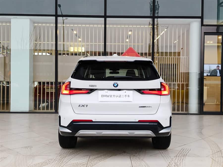 BMW iX1 2025 صورة سيارة #7